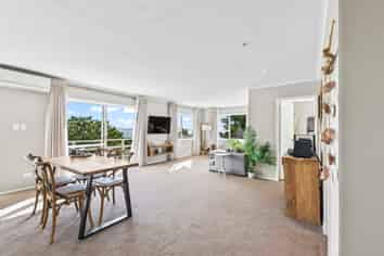 1297B Whangaparaoa Road, Army Bay