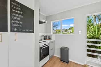 1297B Whangaparaoa Road, Army Bay