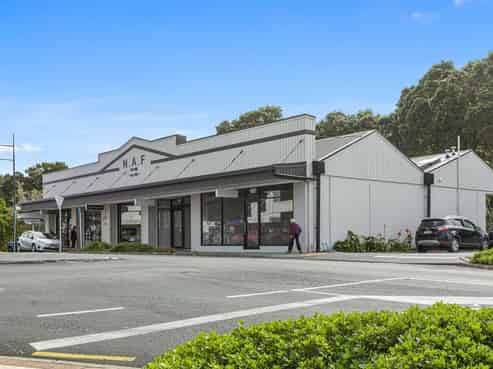 Newly renovated retail - in prime location!