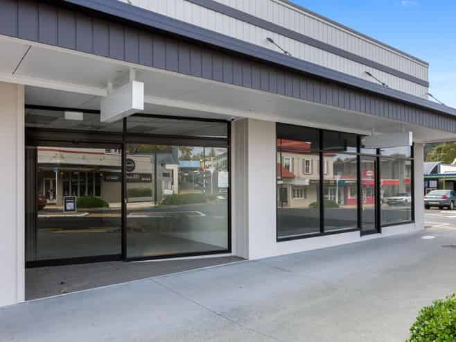 Newly renovated retail - in prime location!