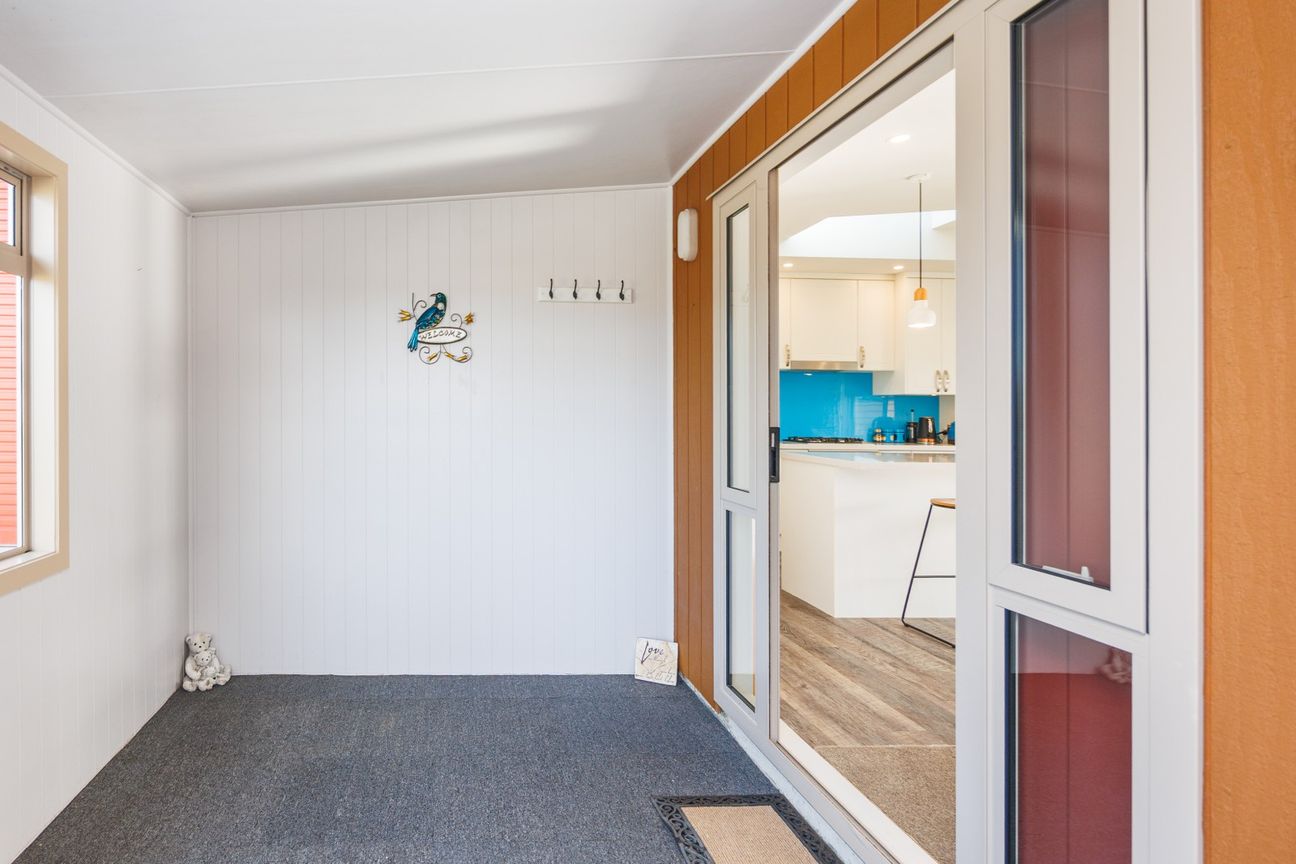 Modern & stylish with huge boat shed – další