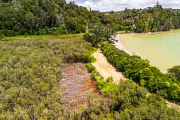73 Pipiroa Road, Russell