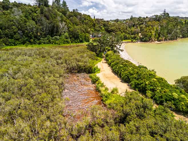 73 Pipiroa Road, Russell
