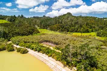 73 Pipiroa Road, Russell