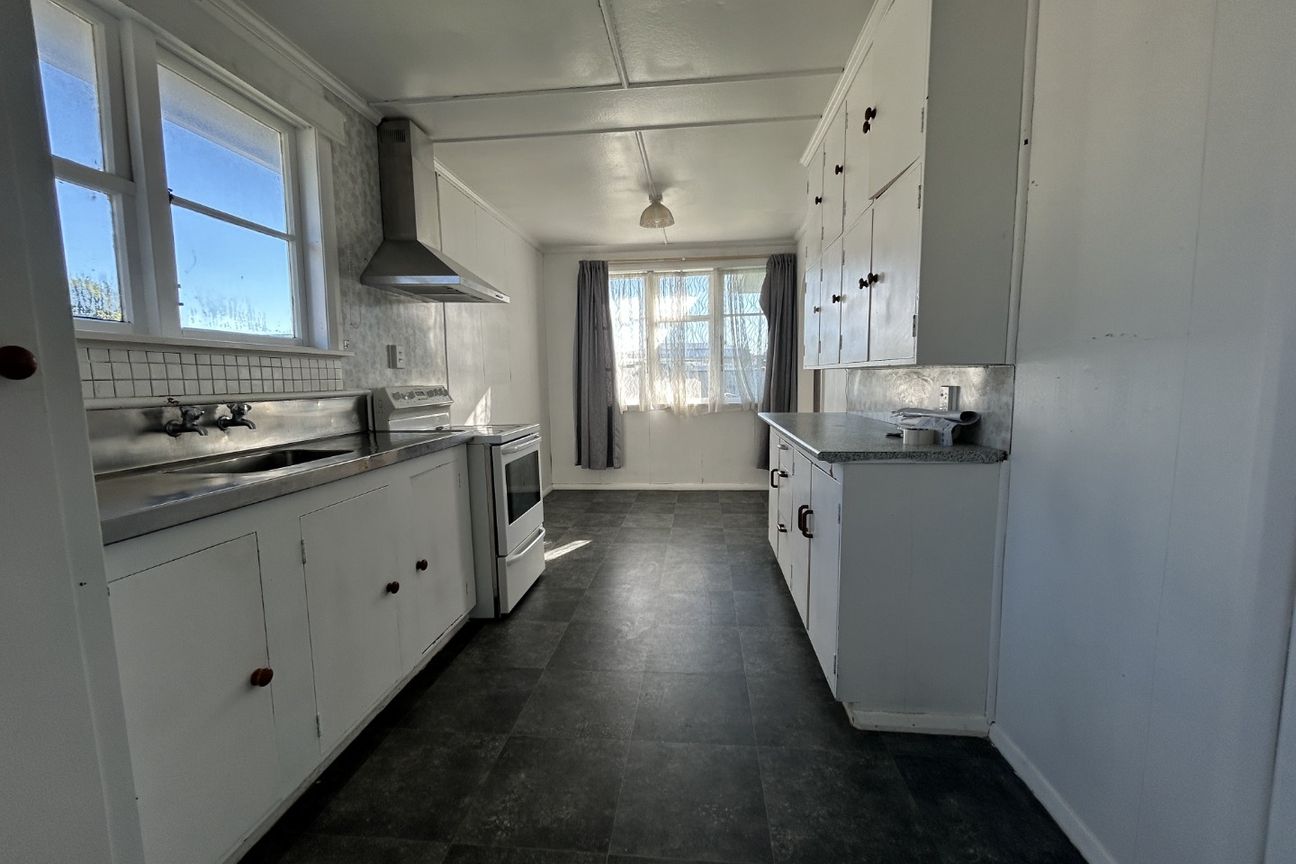 Conveniently Located Family Living with Flexible Extra Space - Lawns included - Widok 2