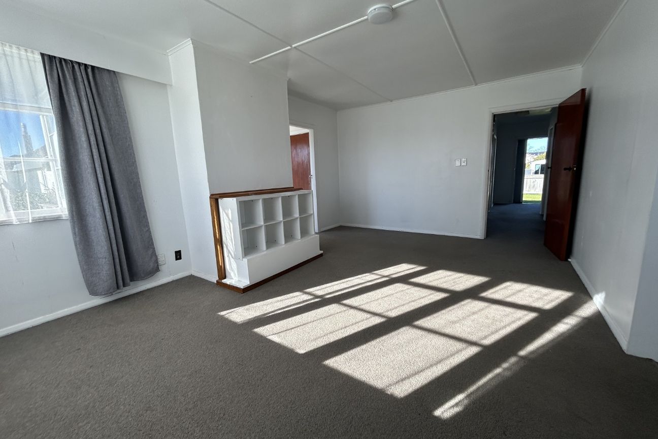 Conveniently Located Family Living with Flexible Extra Space - Lawns included - Widok 5