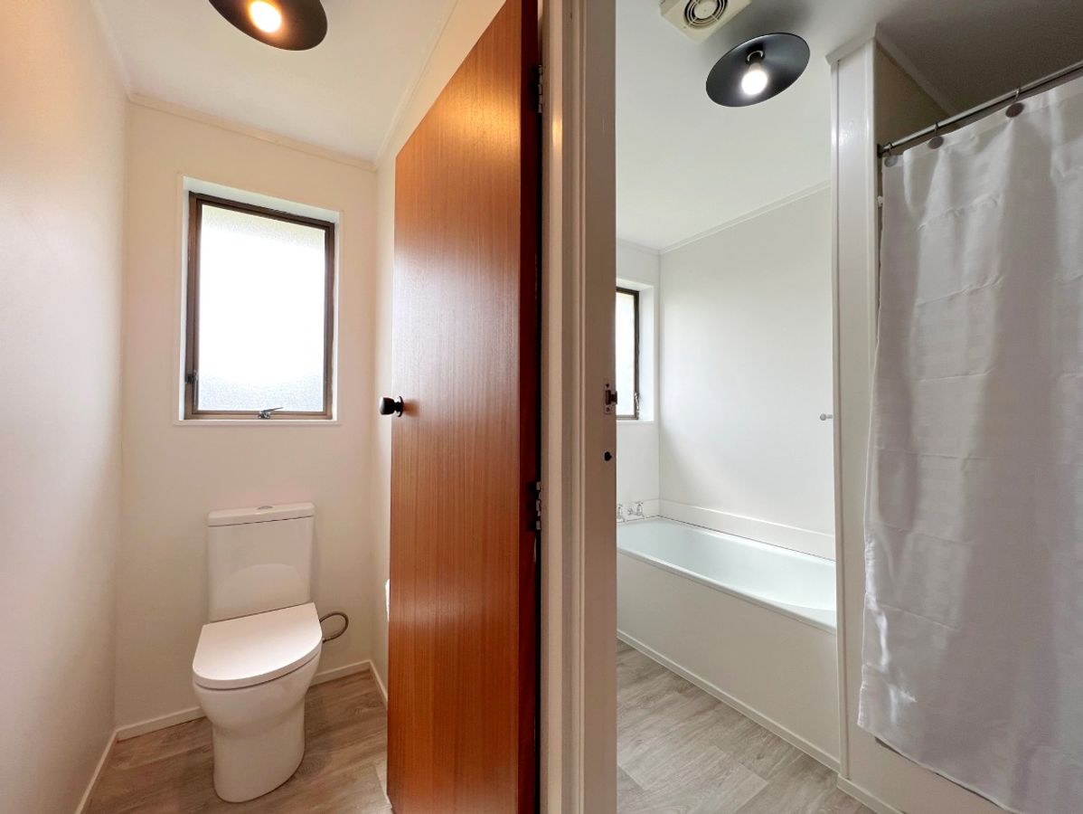 Sunny Two Bedroom in Prime Hospital Location - Więcej