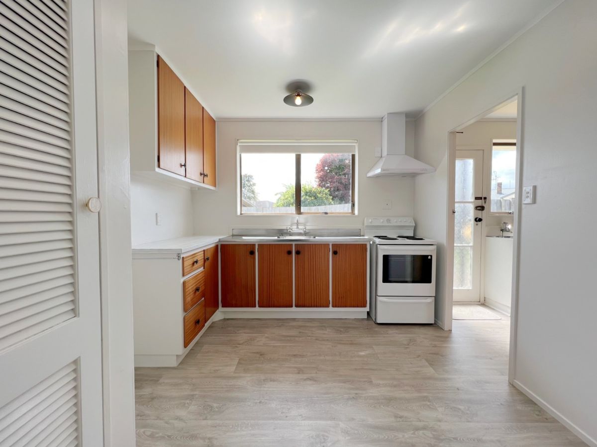 Sunny Two Bedroom in Prime Hospital Location - Widok 4
