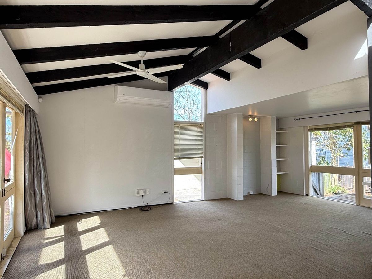 Bright & Sunny 3-Bedroom Home – Walk to Long B... - Widok 5