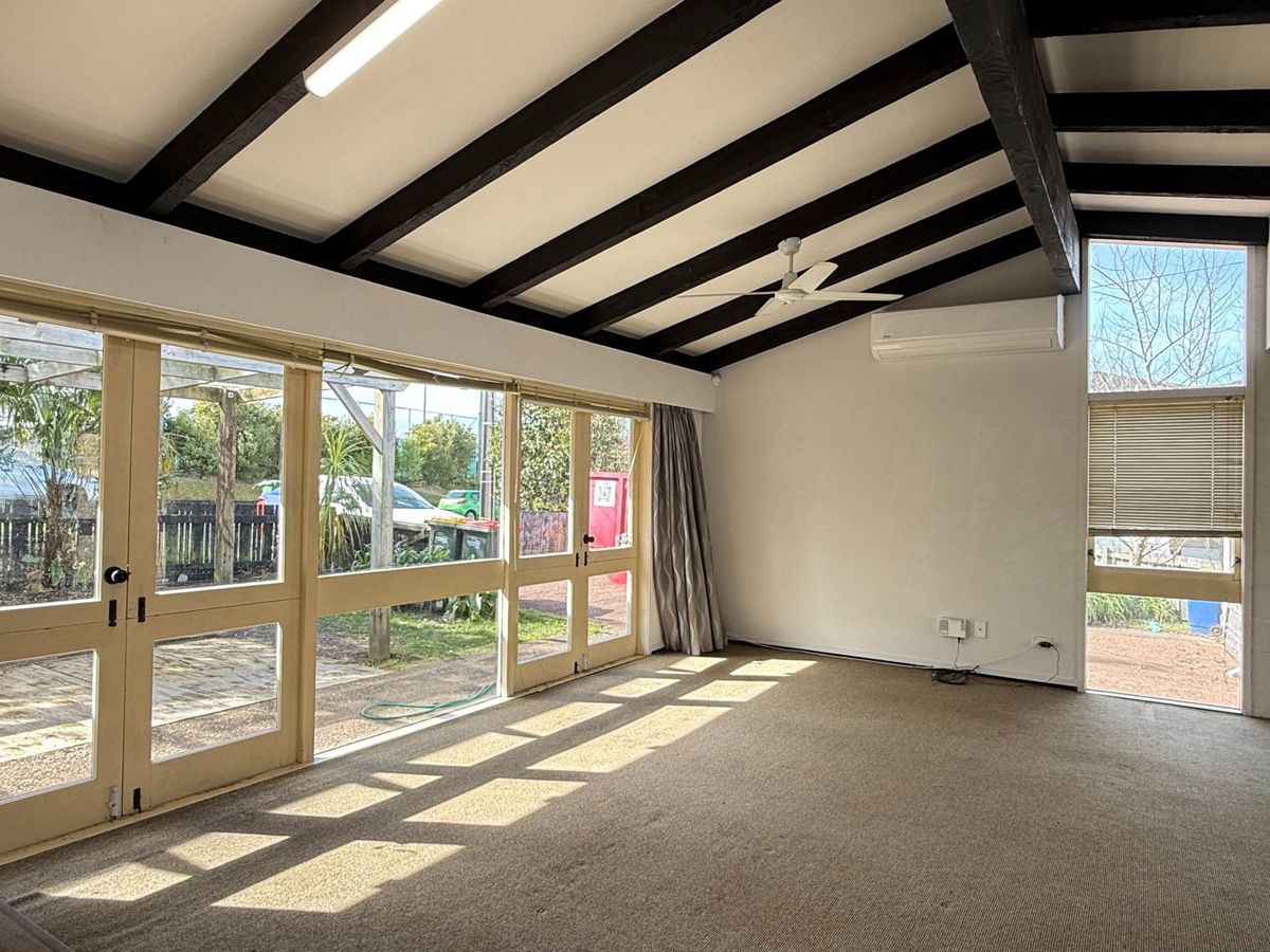 Bright & Sunny 3-Bedroom Home – Walk to Long B... - Widok 4