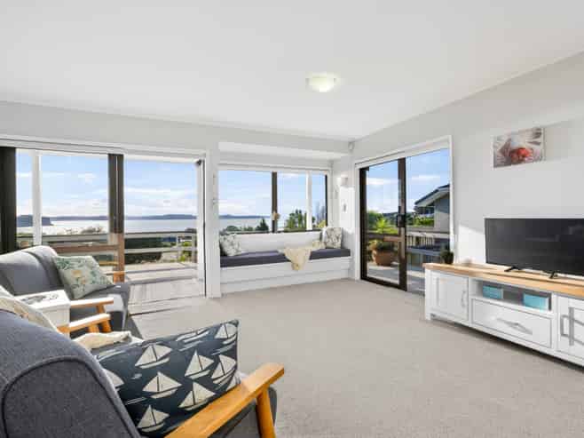 952B Whangaparaoa Road, Manly