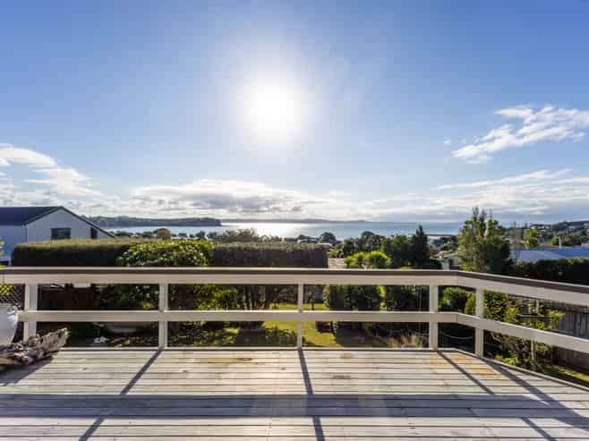 952B Whangaparaoa Road, Manly