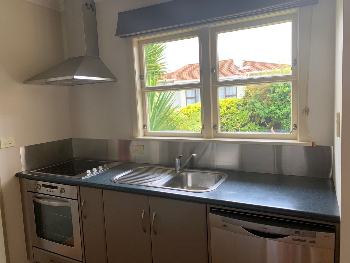 Tidy Two Bedroom Unit on Essex Street - Vista 3