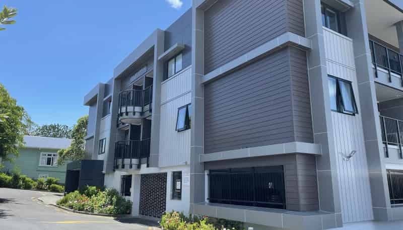 8/241 Hinemoa Street, Birkenhead