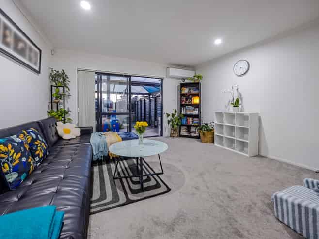 30 Biplane Street, Takanini