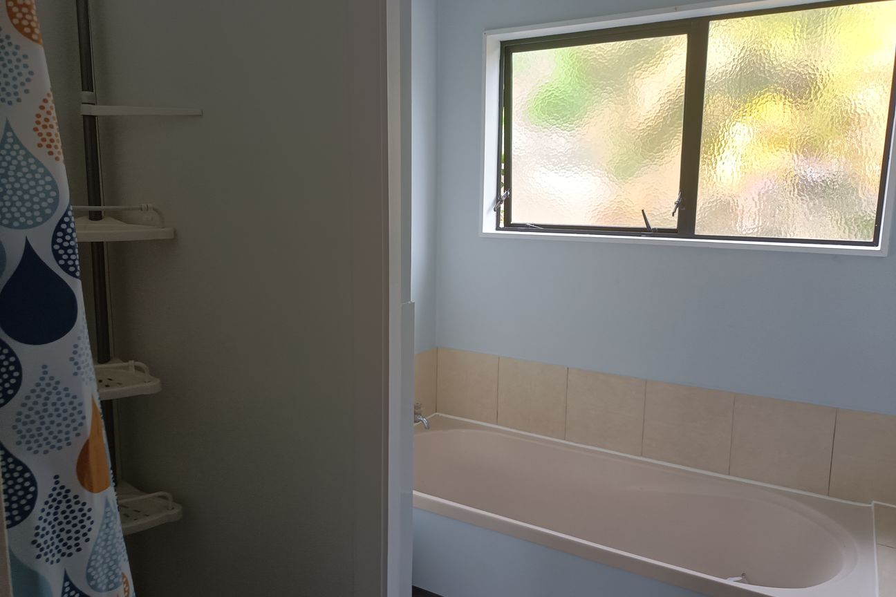 Tidy Three Bedroom Home - Aanzicht 6