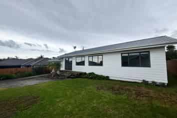 23b Crispe Road, Clarks Beach
