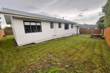 23b Crispe Road, Clarks Beach