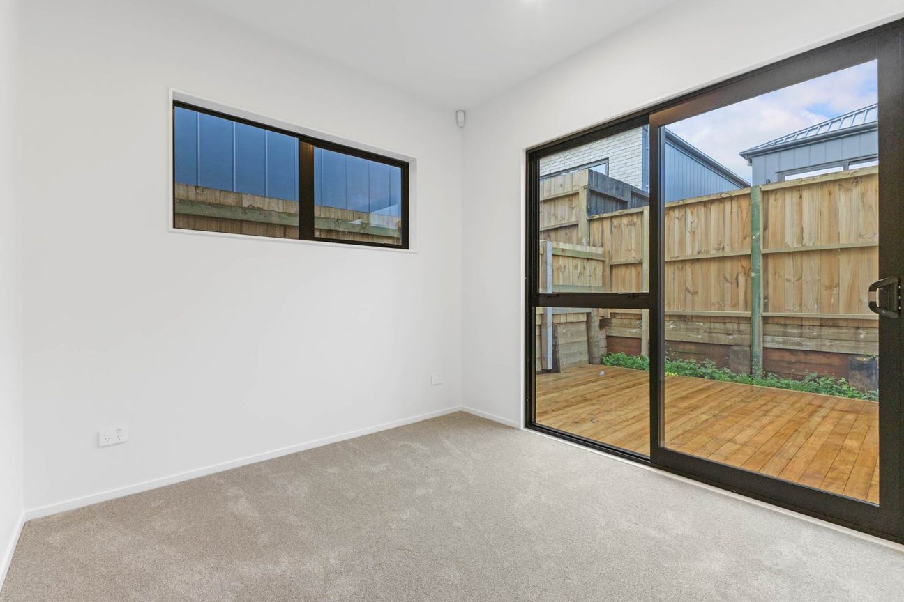 Single Level Standalone with Garage - Aanzicht 6