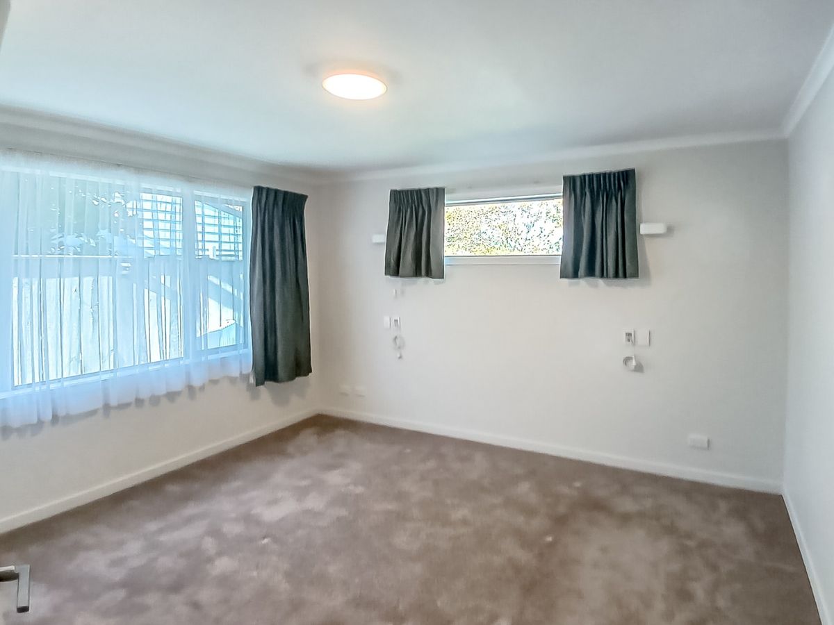 A rare opportunity at Carter Court Village - Więcej