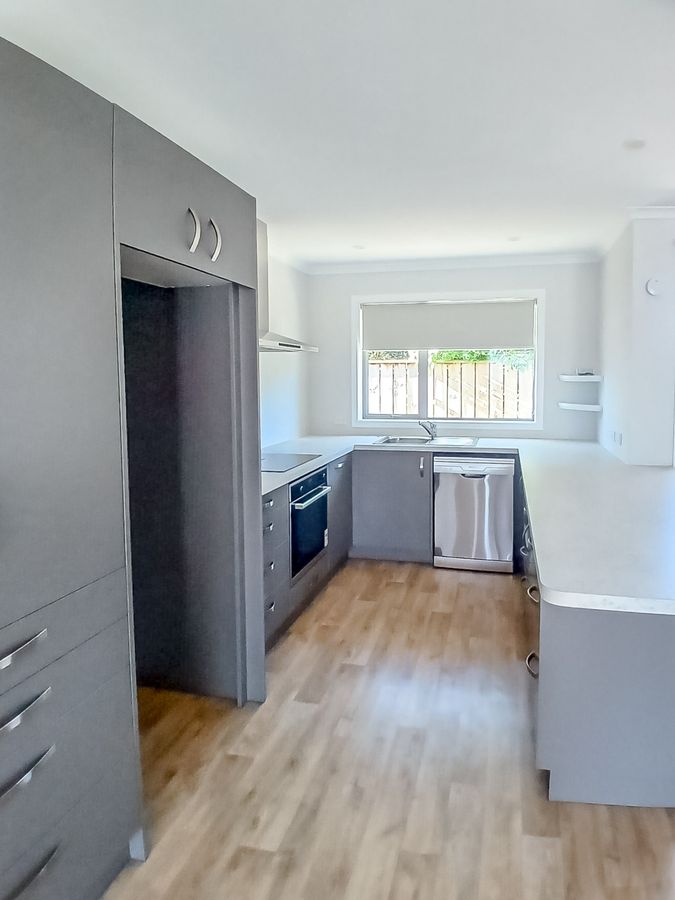 A rare opportunity at Carter Court Village - Widok 4