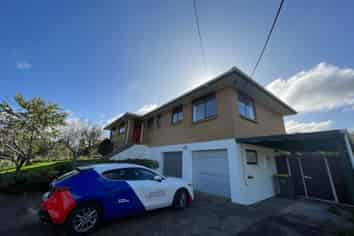 10 Wairere Road, Waitakere