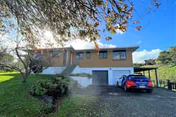 10 Wairere Road, Waitakere