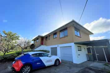 10 Wairere Road, Waitakere