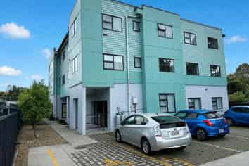 5/152 Triangle Road, Massey