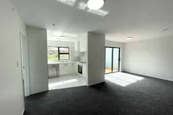 5/152 Triangle Road, Massey