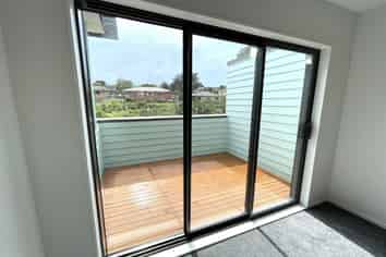 5/152 Triangle Road, Massey