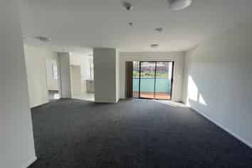 5/152 Triangle Road, Massey