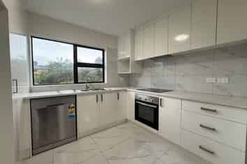 5/152 Triangle Road, Massey