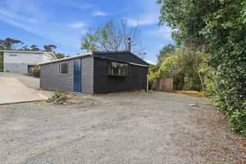 1 Bush Point Road, Cable Bay
