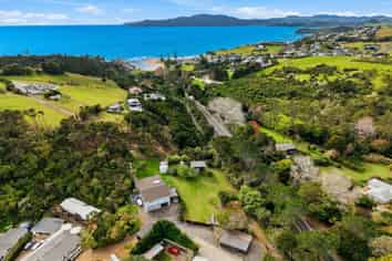 1 Bush Point Road, Cable Bay