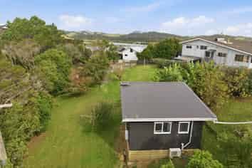 1 Bush Point Road, Cable Bay
