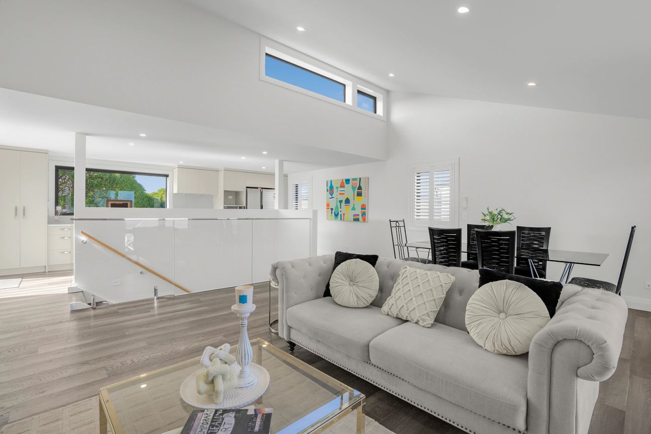 Modern Coastal Living in the Heart of Petone - Widok 2
