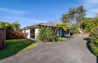 40 Montague Grove, Stratford