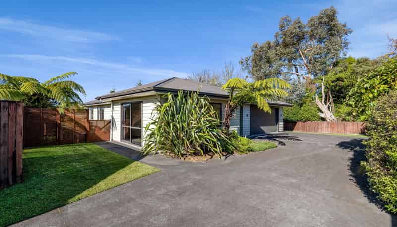 40 Montague Grove, Stratford
