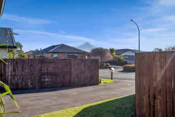 40 Montague Grove, Stratford