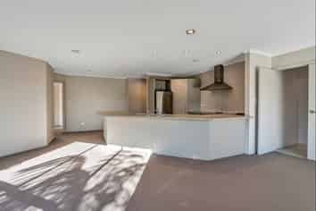 40 Montague Grove, Stratford