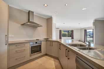 40 Montague Grove, Stratford