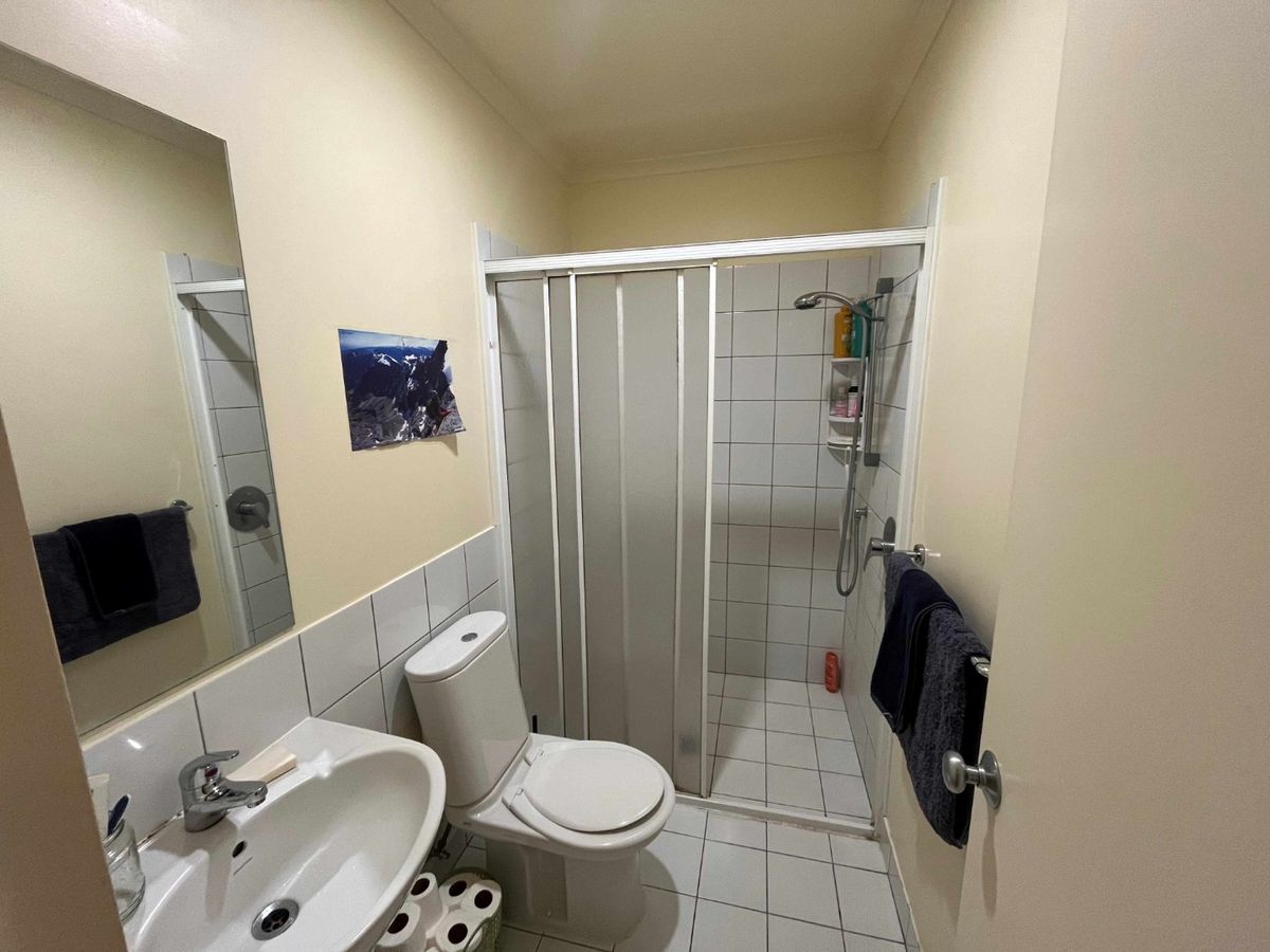 Sunny Studio that comes with a garage and a large deck - Więcej