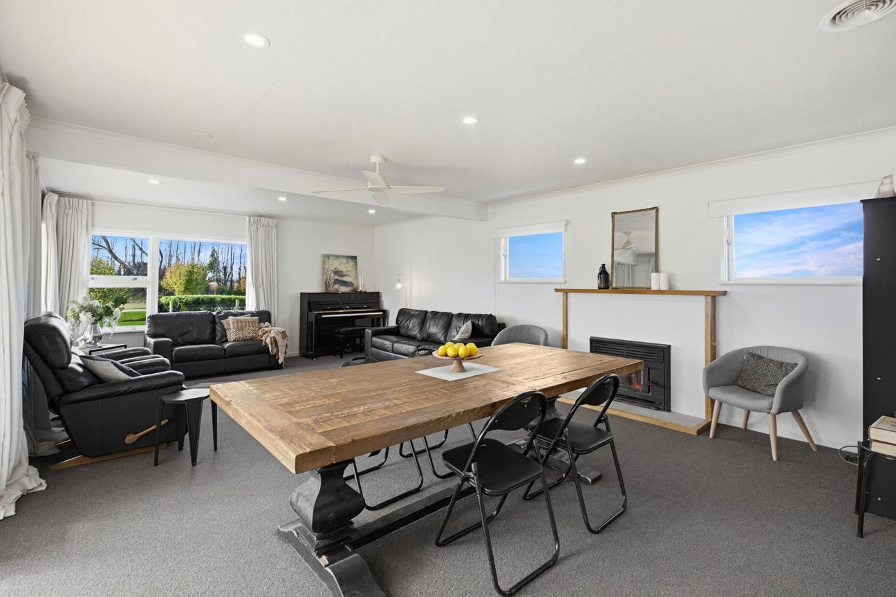 Quiet Location, Big Section, Stunning Renovation - Aanzicht 5