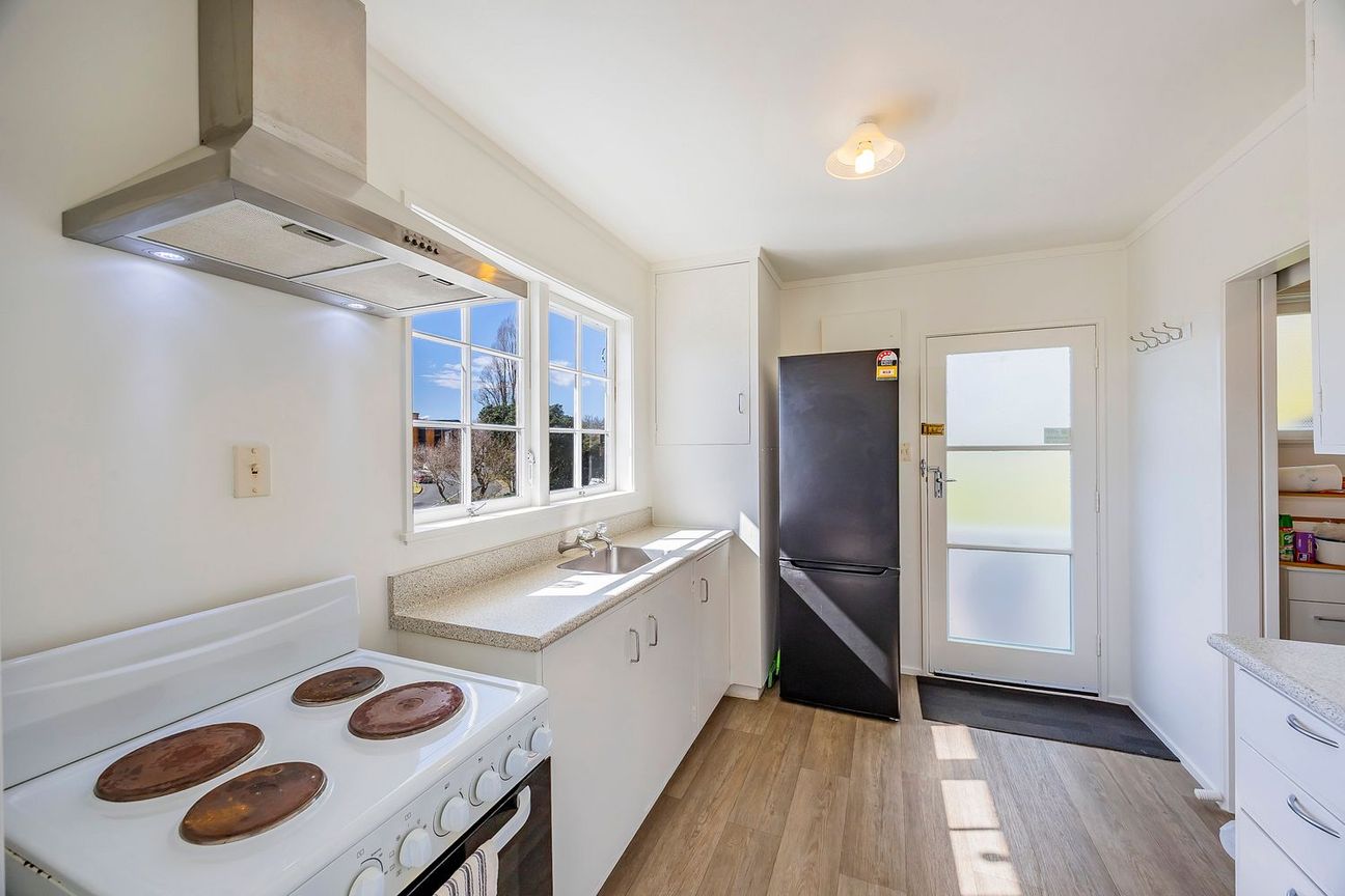 Meadowbank-2 Bdrms, Recently Renovated - Fler