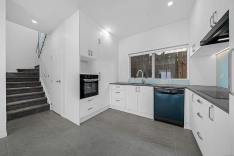 Modern Family Home in Te Atatu Peninsula - Bild 2