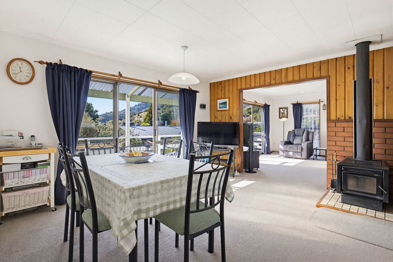 A family home in the heart of Waikawa - Bild 3