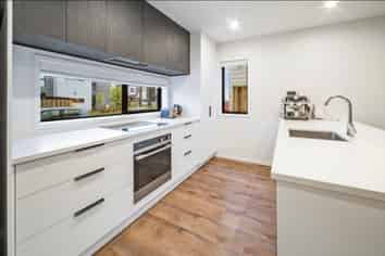76 Jacks Landing Drive, Hamilton Lake