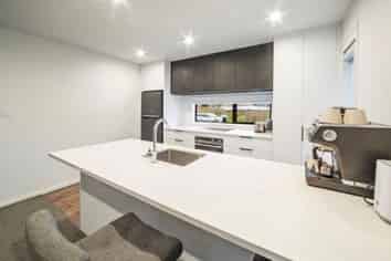 76 Jacks Landing Drive, Hamilton Lake