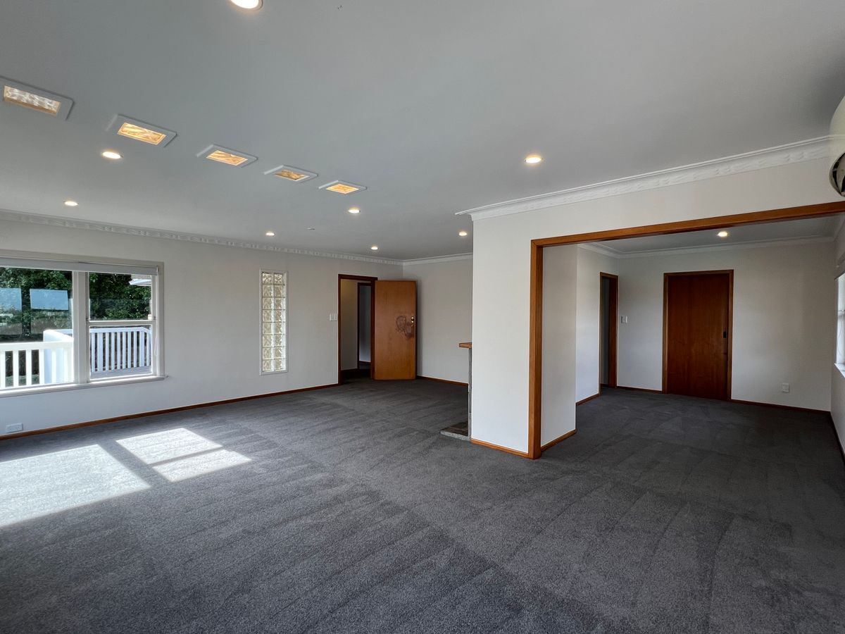 Grand Family Home in Prestigious Ellerslie Location - Widok 5